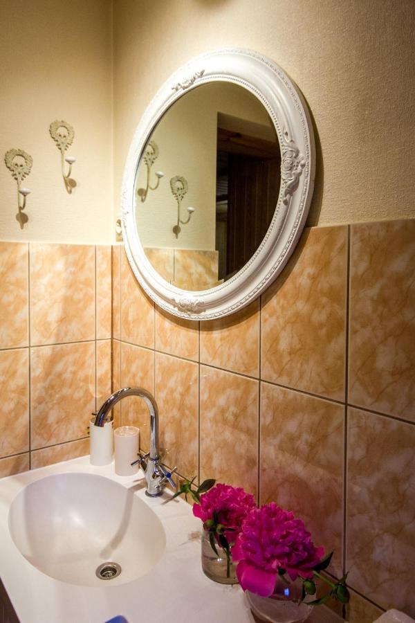 Flower Apartment Ventspils Esterno foto