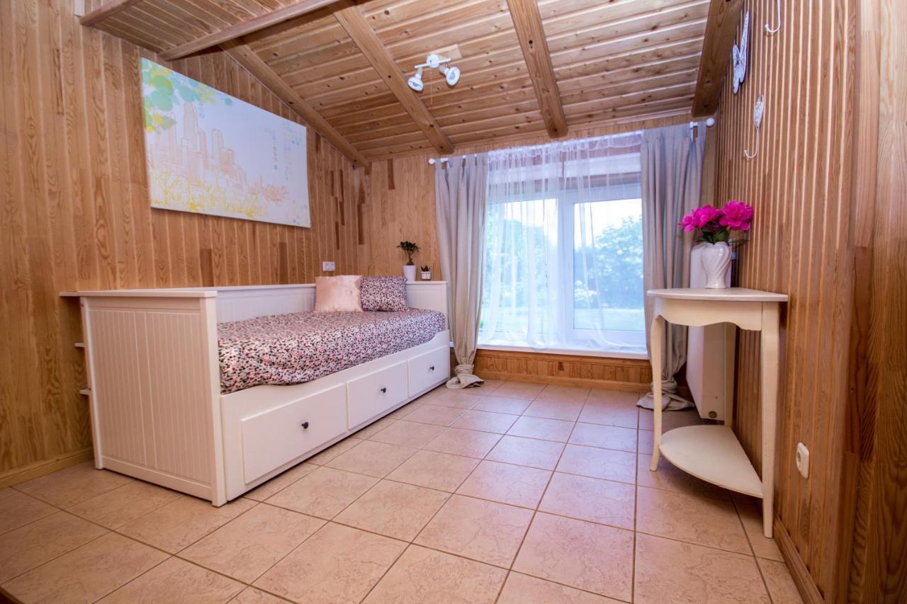 Flower Apartment Ventspils Esterno foto